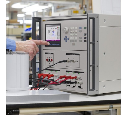 Калибратор электрических величин Fluke 6003A/PQ/E 230 T Калибратор электрических величин Fluke 6003A/PQ/E 230 T